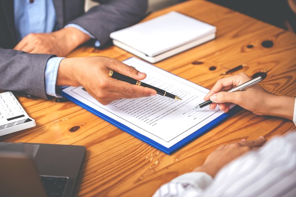 International lawyer Miami for contracts